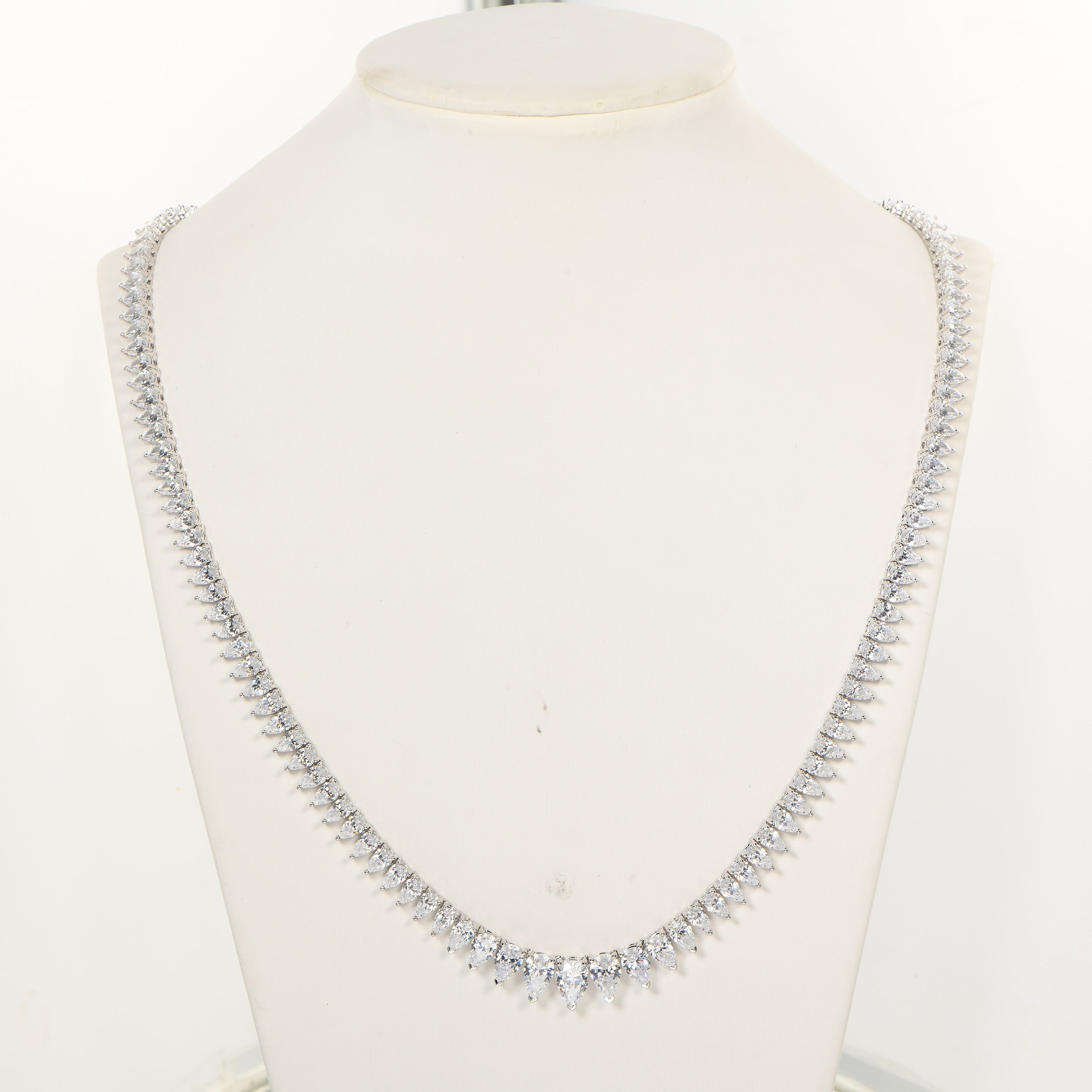 Laura Divine Necklace 20.00ct